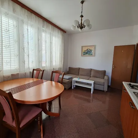 Dami Apartment *